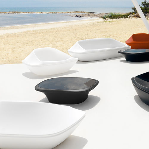 Moderner Couchtisch - UFO   - VONDOM - Hartglas / Gestell aus Polyethylen / rechteckig