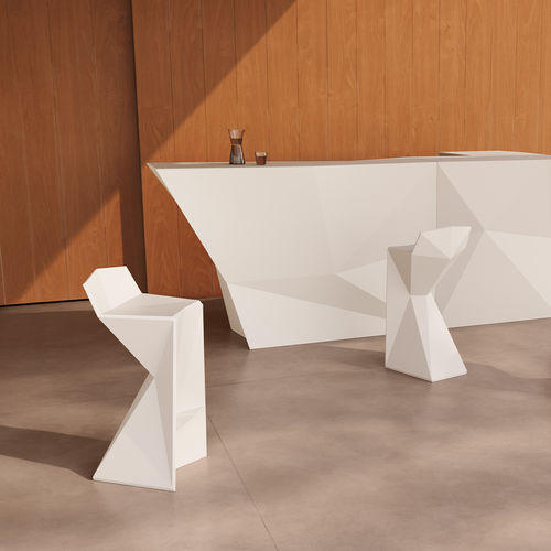 Barhocker / originelles Design - VERTEX - VONDOM - Polyethylen / Gestell aus Polyethylen / mit Überhang
