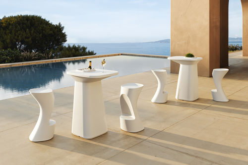 Barhocker / originelles Design - NOMA - VONDOM - Polyethylen / Gestell aus Polyethylen / mit Mittelfuß