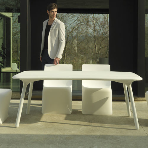 Moderner Tisch - PAL - VONDOM - Polyethylen / Gestell aus Polyethylen / rechteckig