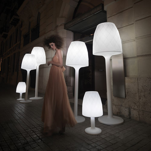 Stehleuchte - VASES - VONDOM - Polyethylen / modern / mit Kabel