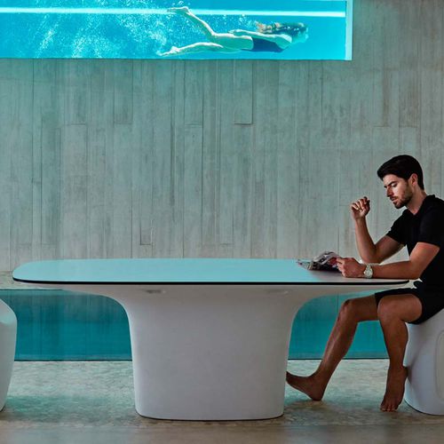 Moderner Tisch - UFO   - VONDOM - Glas / Gestell aus Polyethylen / oval