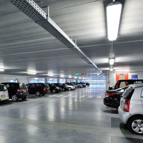 Leuchte für Aufbau - KAPTUR  - FAGERHULT - LED / fluoreszierend / linear