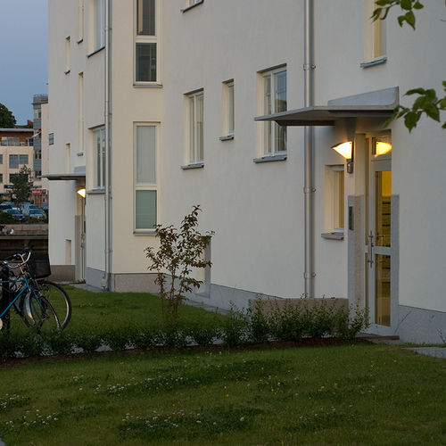 Moderne Wandleuchte - VIK - FAGERHULT - für Außenbereich / Aluminium / Acryl