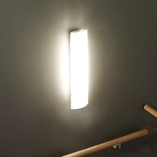 Moderne Wandleuchte - ZOFT - FAGERHULT - für den Innenraum / Stahlblech / Glas