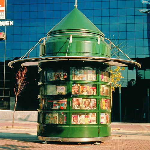 Kiosk für gewerbliche Nutzung - LAIKA - ESTEVA BARCELONA - für Außenbereich / Stahl / Holz