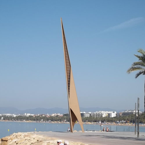 Eisenskulptur - ELS PILONS - ESTEVA BARCELONA - für Außenbereich / bodenstehend / für öffentliche Bereiche