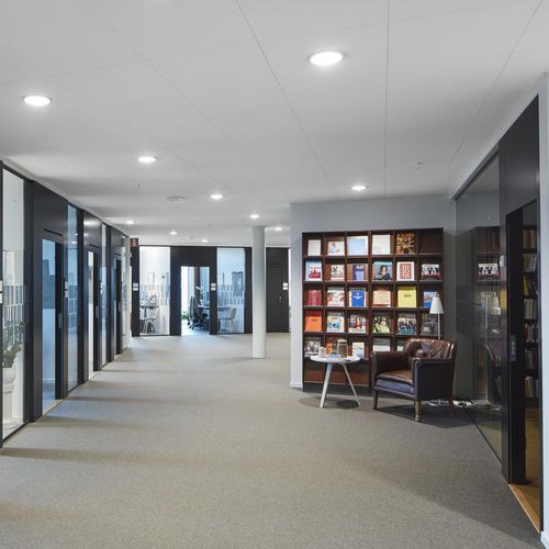 Glaswolle-Zwischendecke - FOCUS™ DS - Saint-Gobain Ecophon - aus Fliesen / für Büro / für den Innenraum