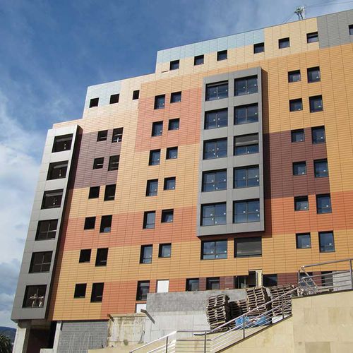 Fassadenverkleidung für hinterlüftete Fassade - WAVY AQUA - FAVETON - Paneel / Keramik / vertikal