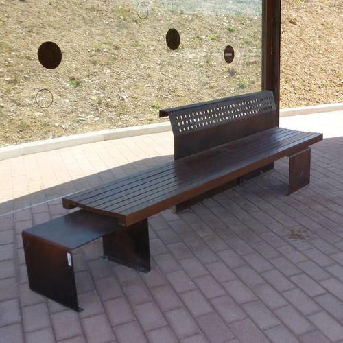 Moderne Bank für den öffentlichen Raum - LINEA385 LIGHT - Euroform K. Winkler GmbH - Laubholz / galvanisiertem Stahl / Stahlblech