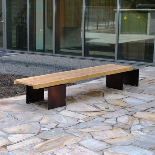 Moderne Bank für den öffentlichen Raum - LINEA 387 LIGHT - Euroform K. Winkler GmbH - Laubholz / galvanisiertem Stahl / Stahlblech