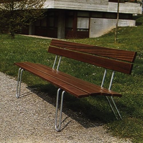 Moderne Bank für den öffentlichen Raum - CLASSIC - Euroform K. Winkler GmbH - Laubholz / galvanisiertem Stahl / mit Rückenlehne