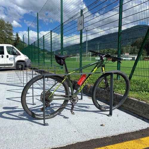 Bodenstehender Fahrradständer - LINEASOSTA LIGHT - Euroform K. Winkler GmbH - für öffentliche Bereiche / galvanisiertem Stahl / Holz