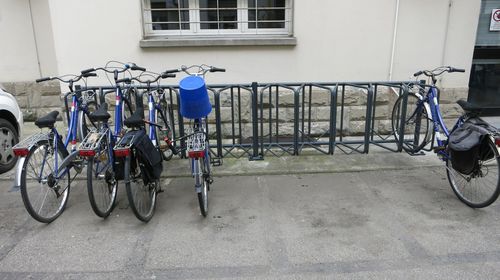 Bodenstehender Fahrradständer - WING - Euroform K. Winkler GmbH - gesichert / für öffentliche Bereiche / galvanisiertem Stahl