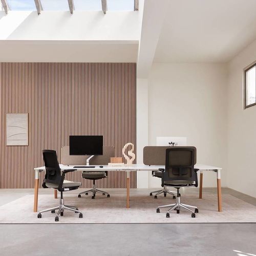 Moderner Tisch - TECHO FOUNT  - Ahrend - Esche / Stoff / Eiche
