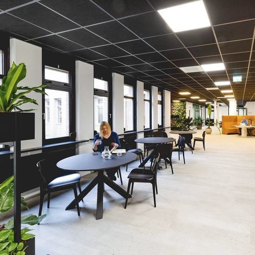 Moderner Tisch - DUKDALF - Ahrend - Stahl / Spanplatte / Gestell aus Metall