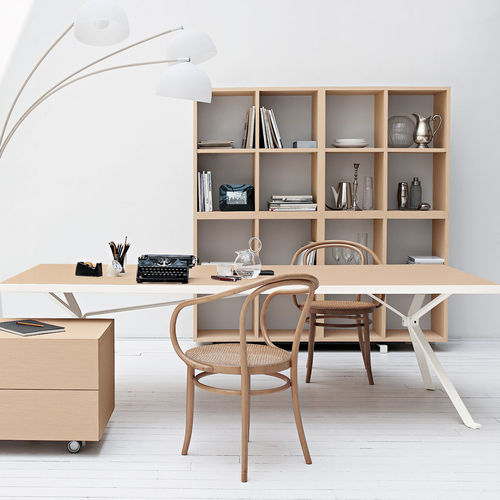 Moderner Arbeitstisch - REVO HOMEOFFICE - Manerba - Holz / rechteckig / für professionellen Einsatz