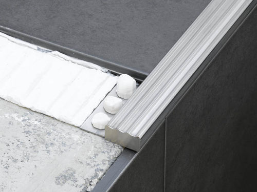 Edelstahltreppenkante - NOVOPELDAÑO® 4 ACERO INOX. - EMAC - rutschfest