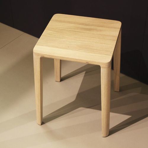 Moderner Hocker - KA - JAVORINA - Eiche / Massivholz / Nussbaum