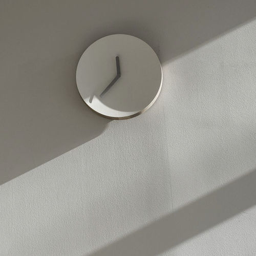 Moderne Uhr - LUNA - JAVORINA - wandmontiert / Analog / Eiche