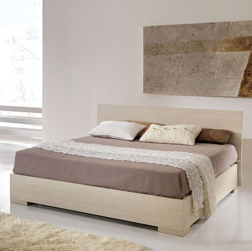 Doppelbett - FLY  - GIESSEGI - modern / Kopfteil / Holz