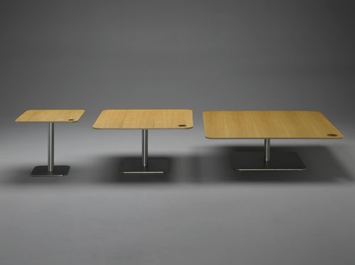 Moderner Couchtisch - FLEKS - mminterier - Holz / Metall / dreieckig