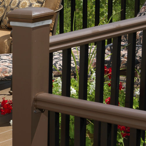 Aluminium-Geländer - RADIANCERAIL® - AZEK Building Products - PVC / Glasplatten / mit Stangen