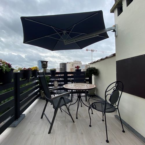 Wandmontierter Sonnenschirm - P4 - PROSTOR - rund / schwenkbar / teleskopisch