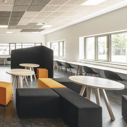 Moderner Beistelltisch - BUZZIMILK  - BuzziSpace - Holz / Gestell aus Holz / rund