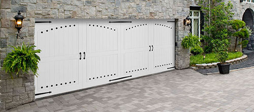 Einflügeliges Garagentor - PELLA - Vinyl / Aluminium / Stahl