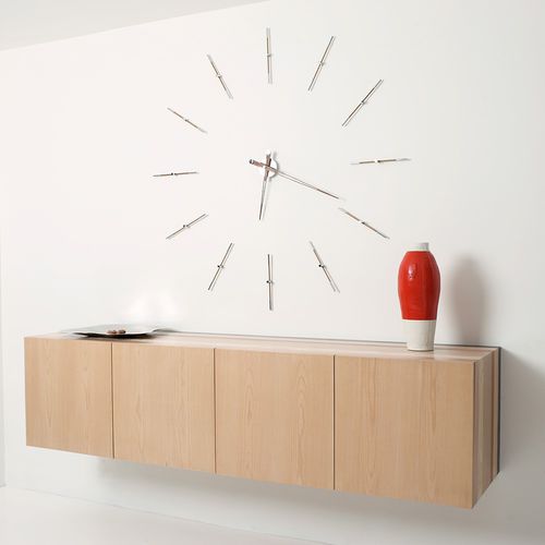 Moderne Uhr - MERLÍN - NOMON - wandmontiert / Analog / Nussbaum