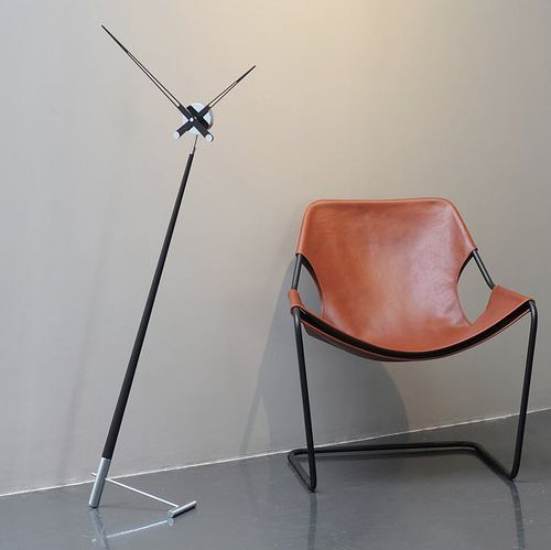 Moderne Uhr - PISA - NOMON - bodenstehend / Analog / Nussbaum