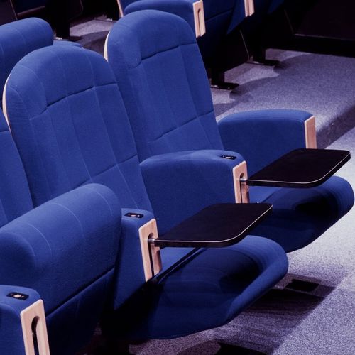 Moderner Auditoriumsessel - CONFERENCE HALL - kleslo - Stoff / Holz / klappbar
