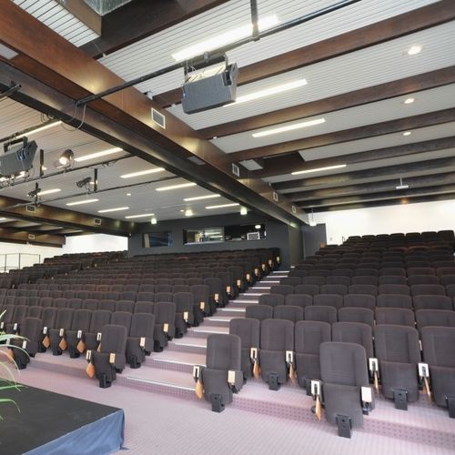 Moderner Auditoriumsessel - TRIBUNE - kleslo - Stoff / Holz / Metall