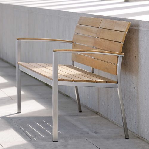 Moderne Gartenbank - SAVONA - STERN MOEBEL - Teakholz / Edelstahl / mit Rückenlehne