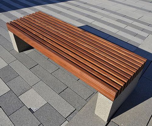 Moderne Bank für den öffentlichen Raum - PAUSE WOOD - Breinco - Holz / Beton / ohne Rückenlehne