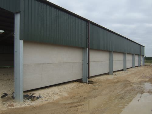 Betonmauer - LIVESTOCK - Thomas Armstrong - Fertigbau