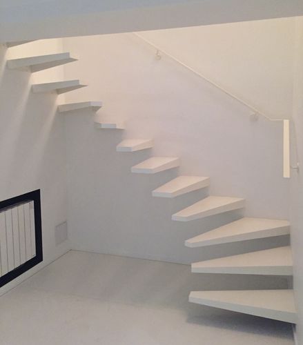 Halbgewendelte Treppe - AERO ACIER LAQUE BLANC - Trescalini - Metallstufen / mit Metallstruktur / Design