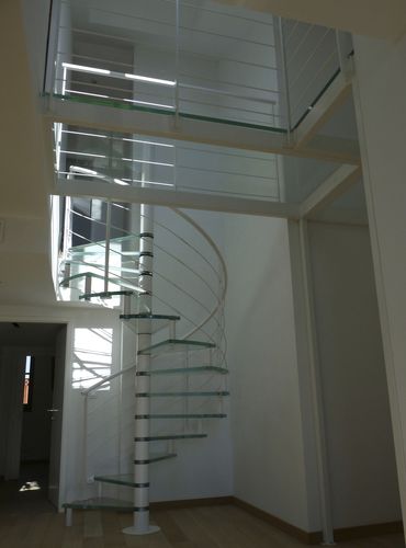 Wendeltreppe - SPIRO  - Trescalini - schrägverzahnt / rundgewendelt / Glasstufen