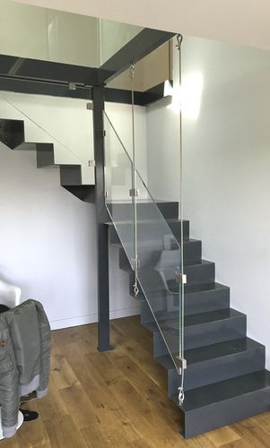 Viertelgewendelte Treppe - WAVE ACERO ON BARANDILLA CRISTAL - Trescalini - Metallstufen / mit Stahlstruktur / modern