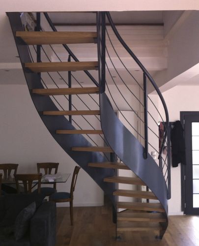 Gerade Treppe - ELITE ACIER ET BOIS AVEC DEBILLARDAGE - Trescalini - rundgewendelt / Holzstufen / mit Stahlstruktur