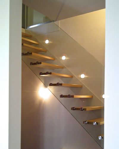 Gerade Treppe - SKYSTEP VERRE EXTRA CLAIR MARCHES BOIS - Trescalini - viertelgewendelt / Holzstufen / mit Stahlstruktur