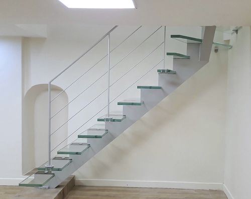 Gerade Treppe - MANHATTAN - Trescalini - viertelgewendelt / halbgewendelt / Holzstufen