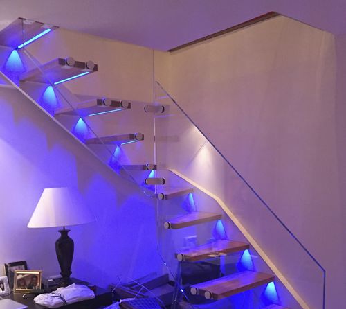 Viertelgewendelte Treppe - SKYSTEP VERRE EXTRA CLAIR ET BOIS (CHÊNE) + LED EN INSERT - Trescalini - Holzstufen / mit Stufen aus Eiche / mit Stahlstruktur
