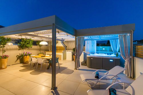 Selbsttragende Pergola - COSPICON  SA - Aluminium / mit orientierbaren Lamellen / bioklimatisch