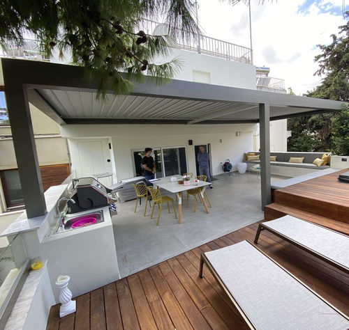 Angebaute Pergola - COSPICON  SA - Aluminium / mit orientierbaren Lamellen / mit Sonnenschutzlamellen
