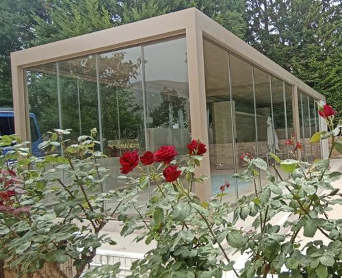 Selbsttragende Pergola - COSPIBIO - COSPICON  SA - angebaut / Aluminium / mit orientierbaren Lamellen