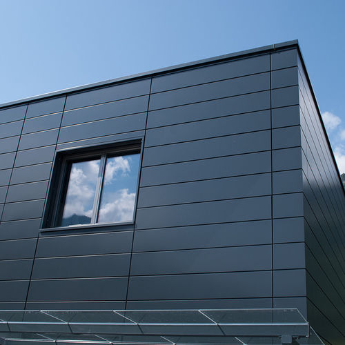 Profilierte Fassadenverkleidung - MONTAFORM® MF 25/333 - MONTANA BAUSYSTEME - Folie / Aluminium / Stahl