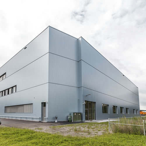 Paneel-Fassadenverkleidung - MONTALINE® ML 26/200 - MONTANA BAUSYSTEME - Aluminium / glatt / Grossformat