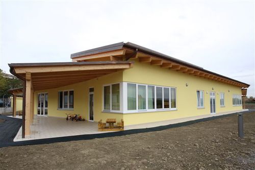 Fertigbau-Gebäude - IL PAESE DEI COLORI - Riko Hiše - Massivholz / für Kindergarten / modern